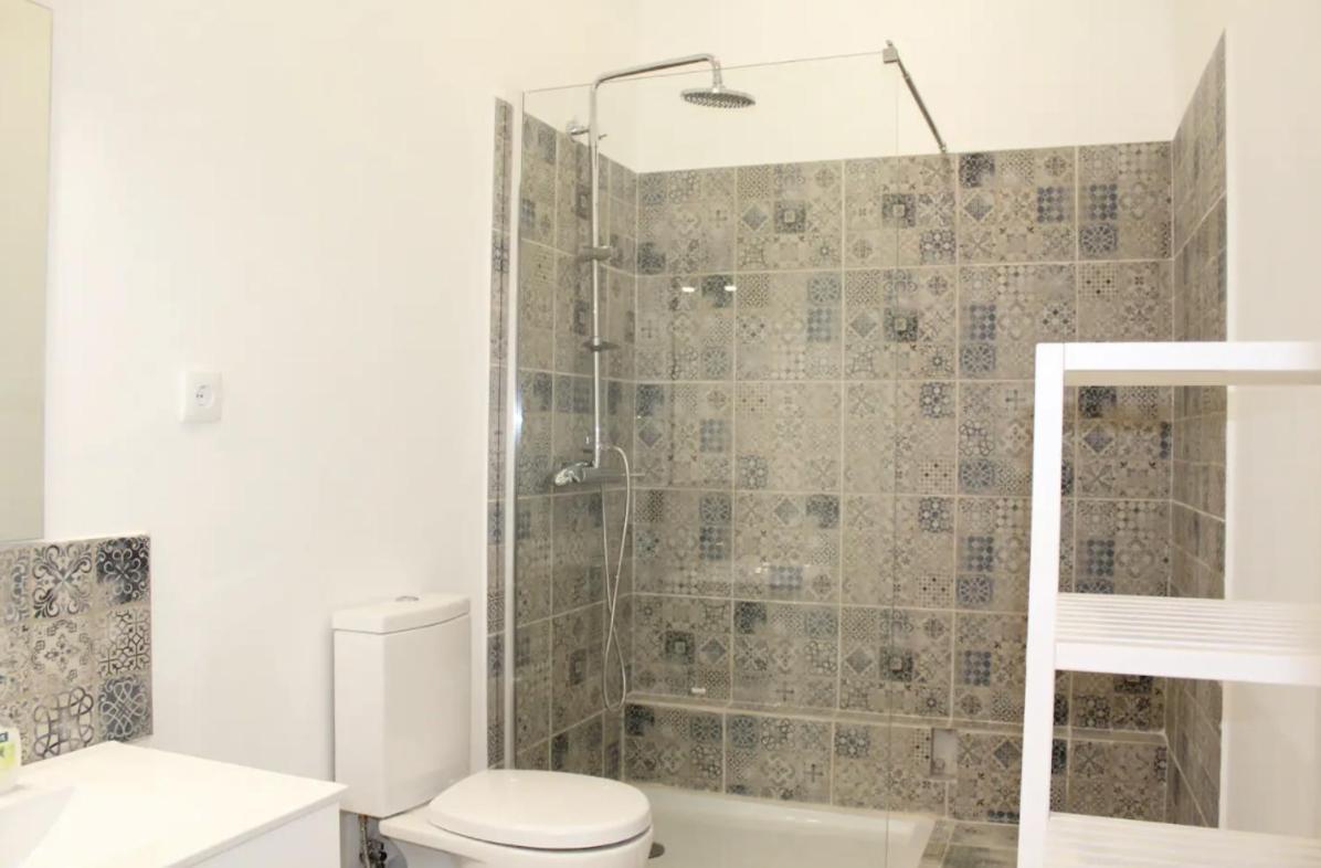 Beautiful 2br High Ceiling/50m From Timeout Market Lejlighed Lisboa
